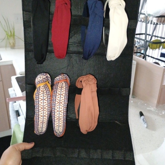 Stylish Women's Headbands Set Of 7 With Free Organizer - Picture 3 of 3